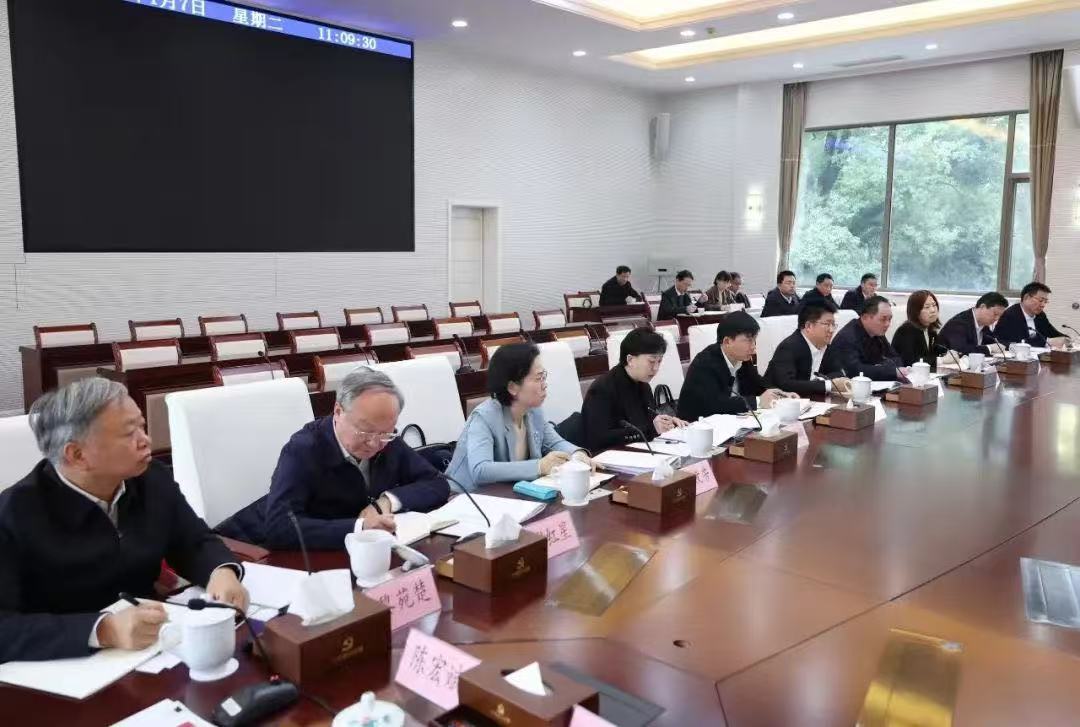 黄立加入省委常委会民主生涯会征求意见座谈会